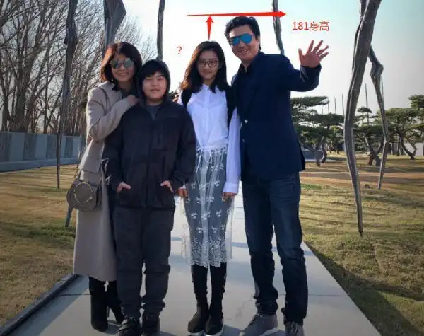 13岁黄多多身高达1米7会成下一个关晓彤看到颜值后网友不淡定