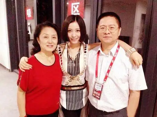 姚贝娜老公是谁(著名歌手姚贝娜病逝6年多了年迈父母的晚年生活状况