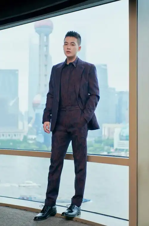 欧豪清爽帅气西装写真图片