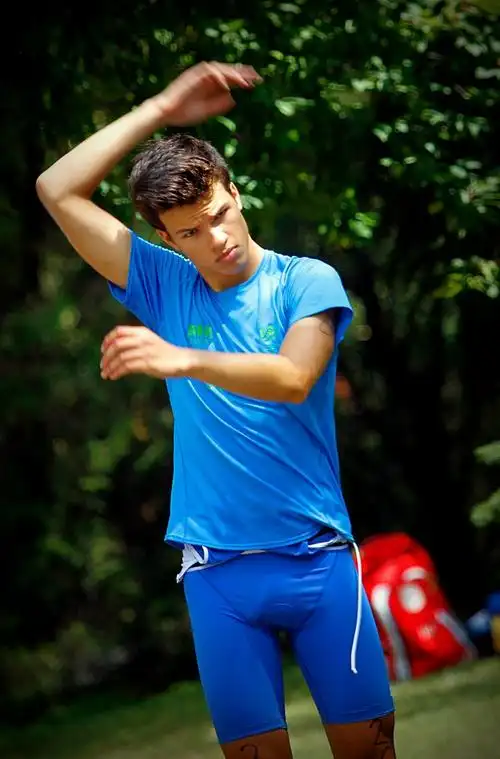 男生穿紧身裤和丝袜有什么区别