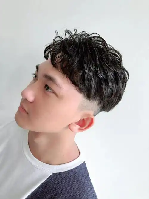 今年夏天男生短发潮流发型时尚又不失文艺