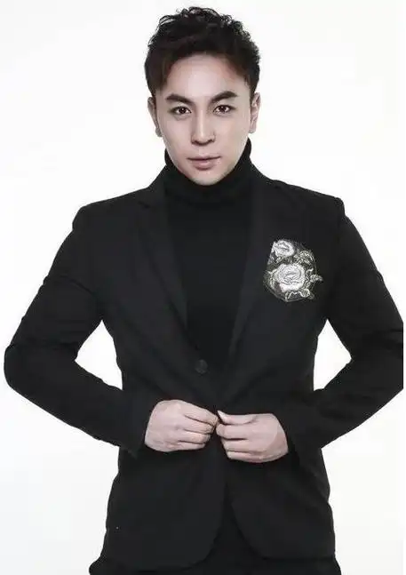 30岁释小龙近况(30岁释小龙一家近照)4