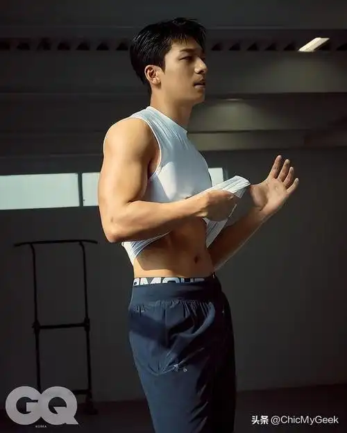 10位肩膀流氓韩男星!都是名品身材