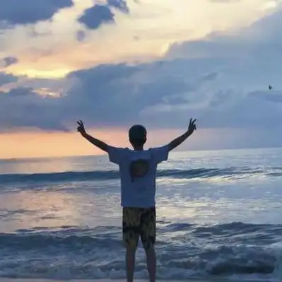 海边背影头像唯美清新 唯美的海边头像