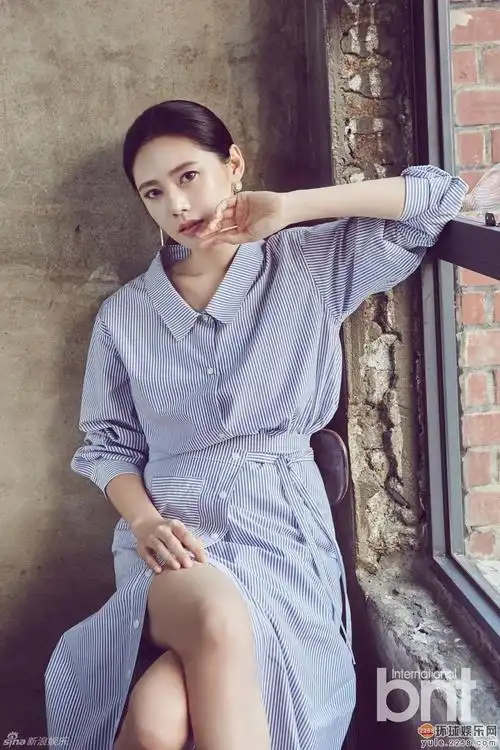 女神秋瓷炫:让人心动的回眸!