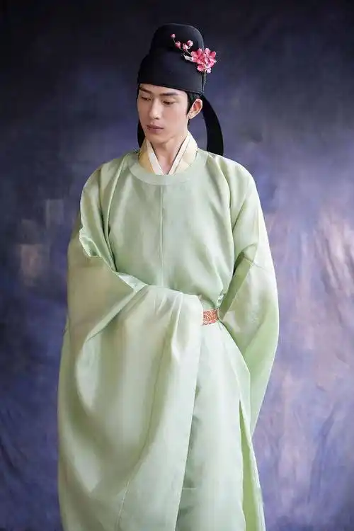 井柏然央视中秋晚会写真变贵公子古装扮相温文尔雅拉满期待值