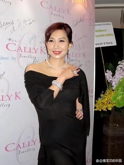 邝美云三拒豪门而不嫁一心专注搞钱凭努力终成亿万女富豪