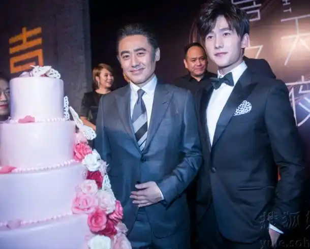 难怪娱乐圈的明星不愿意与他合照!