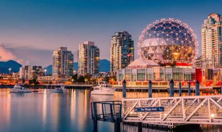 加拿大温哥华圣母高中课程设置