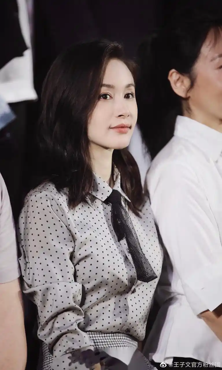 王子文|#我和我的家乡票房破2亿# 美丽杰西卡,业ing 祝大家双节快乐.