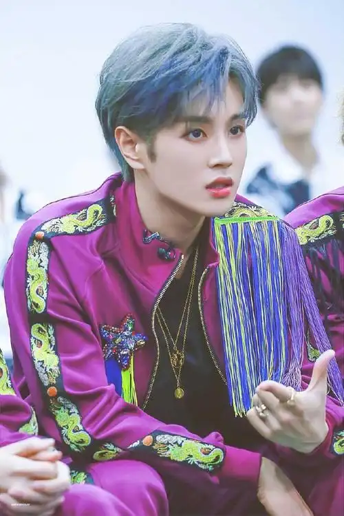 把应援色穿在身上的李汶翰