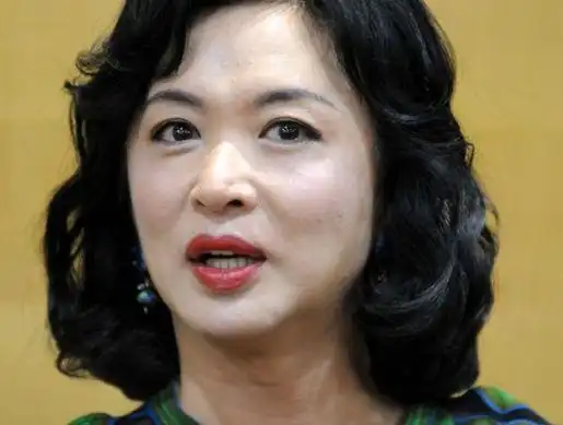 她是娱乐圈中的名嘴,曾被儿子同学嘲笑性别,儿子的回应让她感动