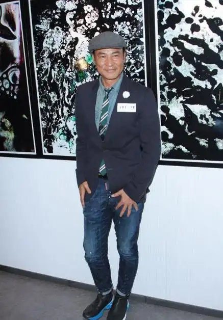 有人说到了周润发,也有人说到了费翔,老一辈的男星也有不少大高个