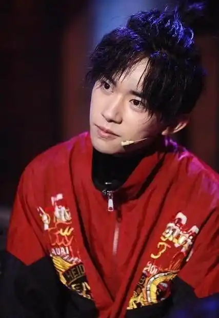 当王源,王俊凯,易烊千玺梳起小啾啾,却是三种不同画风.