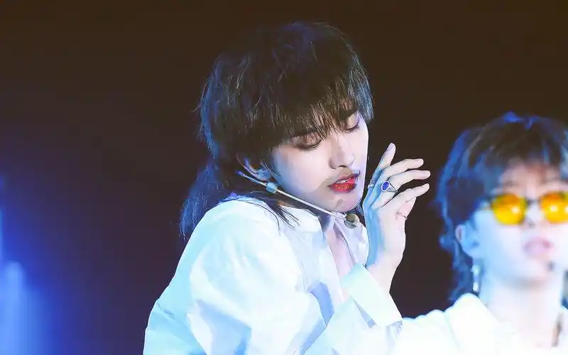 超帅气蔡徐坤舞台壁纸最帅气的蔡徐坤