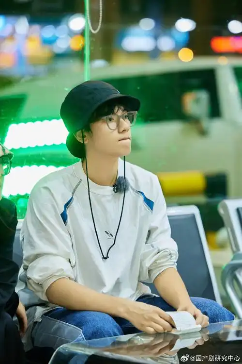 只有胡先煦是童年照#怎么会这么搞笑,花少5成员介绍,只有胡先煦返的