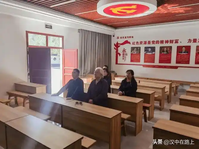 李自新一行在私渡镇陈浅伦故居,鸡公田起义旧址,马儿崖红二十九军革命