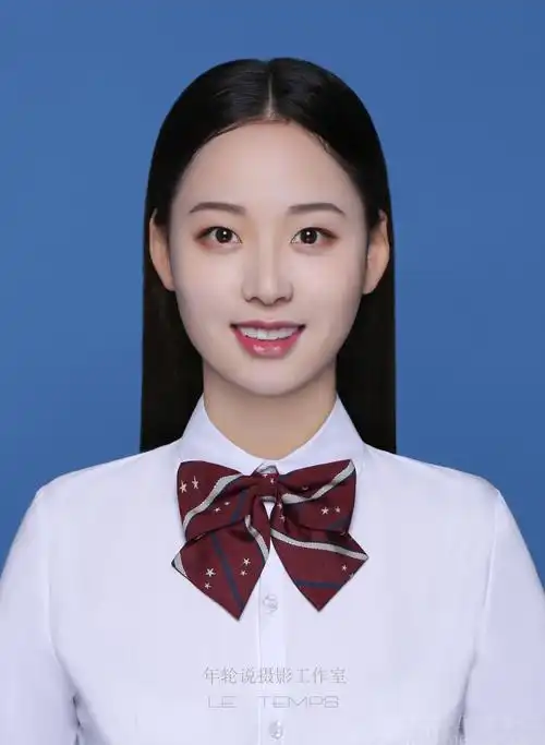 照 造型 服装 1套/人 化妆 1套/人 服装说明 有提供衬衫,t恤,正装登