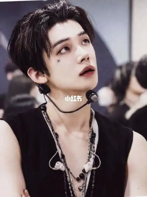 夏天快要到了崔然竣又该穿无袖啦