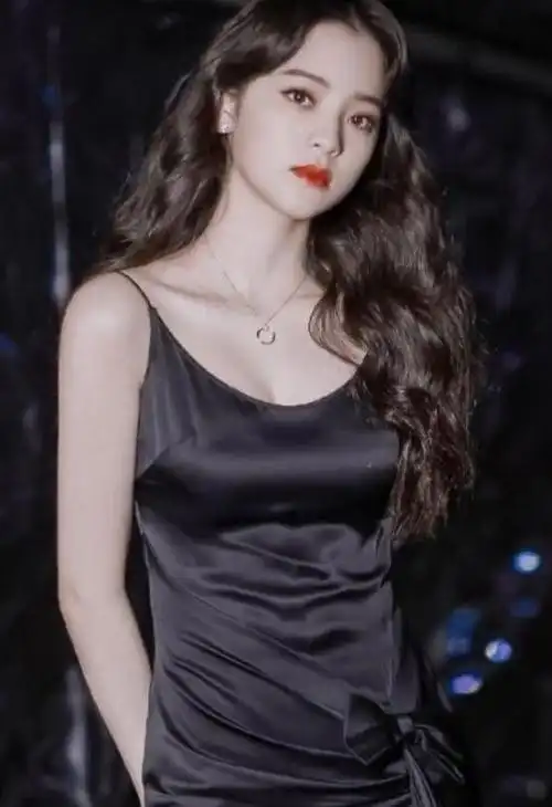 有种过度发育叫"欧阳娜娜"?