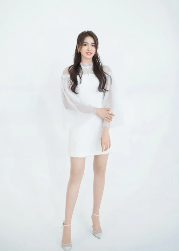 金子涵为证明腿不粗大胆挑战下衣失踪哪看得出她有100斤