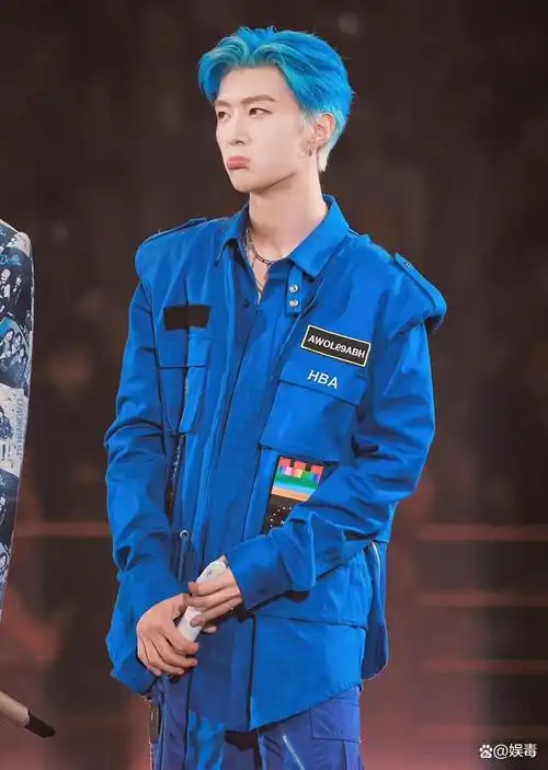 娱乐圈的男明星,时常都会换自己的发色,来塑造不同