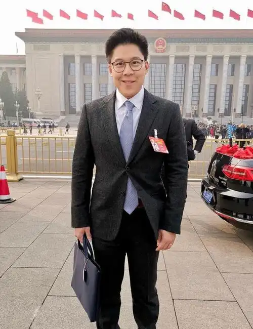 霍启刚高升当选局长,他与郭晶晶的婚姻,是相互成就!