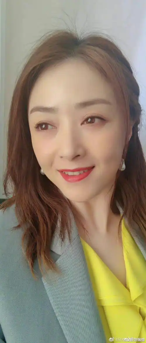 蒋欣晒18宫格自拍照##蒋欣说终于凑齐了