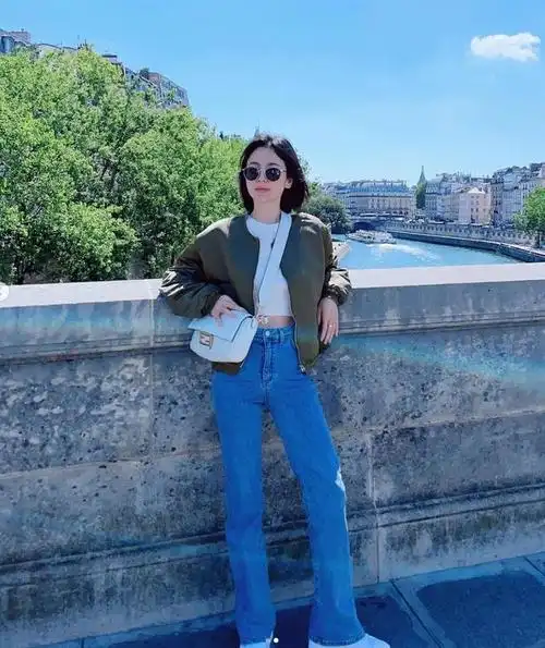 韩国冻龄女神"乔妹"宋慧乔出道至今超过25年,演出过许多让大家喜爱的