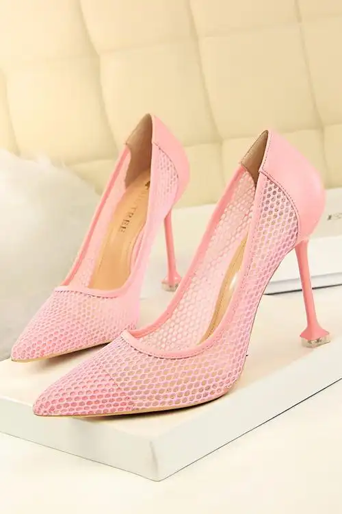 冬季粉色高跟鞋