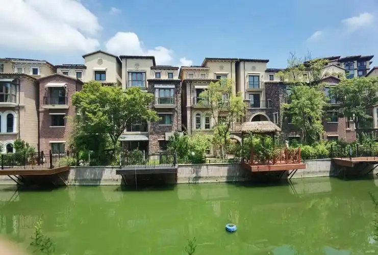 龙湖滟澜山别墅