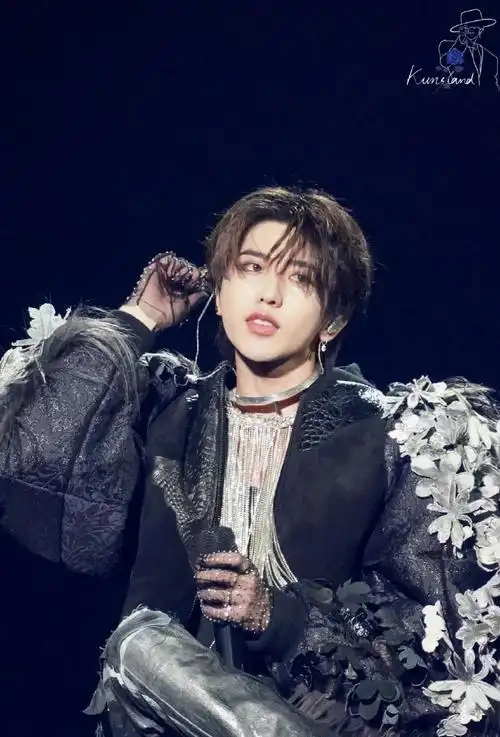 蔡徐坤那些年的迷人造型##蔡徐坤迷上线一周年