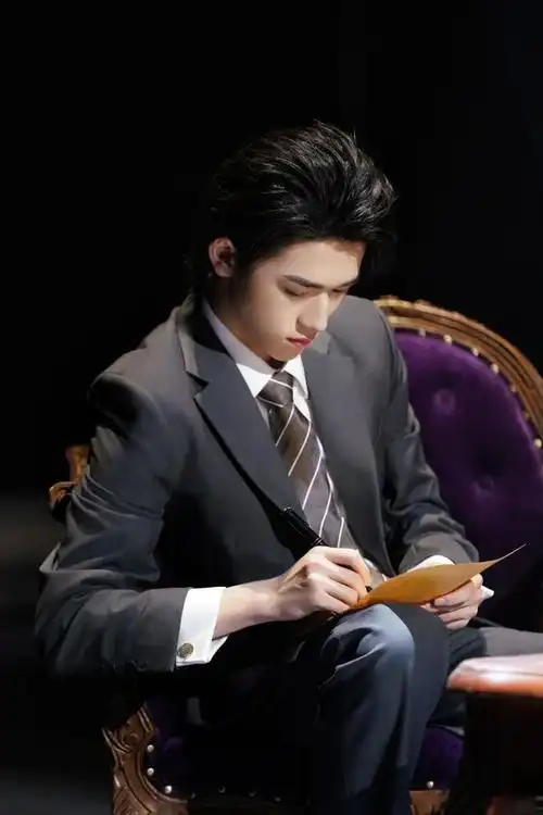 掀个刘海而已怎么像变了个人