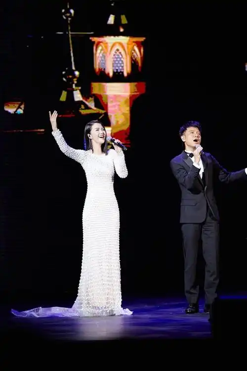 谭维维献唱迪斯尼开园盛典坦言喜欢刺激项目