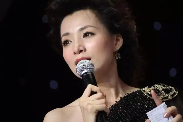 董卿个人简历(央视董卿个人资料简介)-米圈号