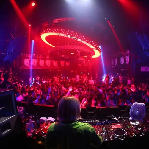 在午夜出没 djhyo再度现身江南club打碟