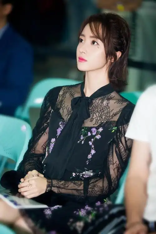 胡冰卿镂空蕾丝裙性感写真图片55