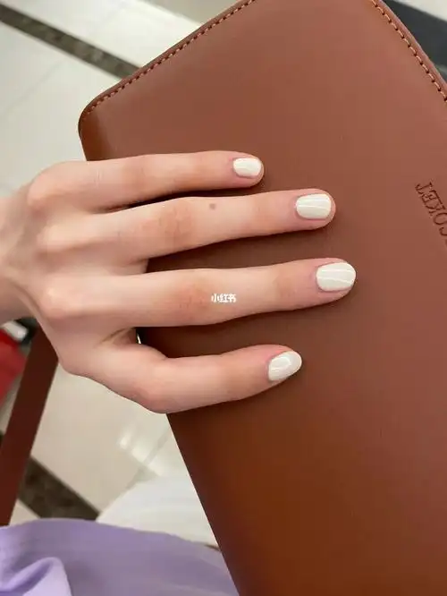 纯色美甲又简约又好看