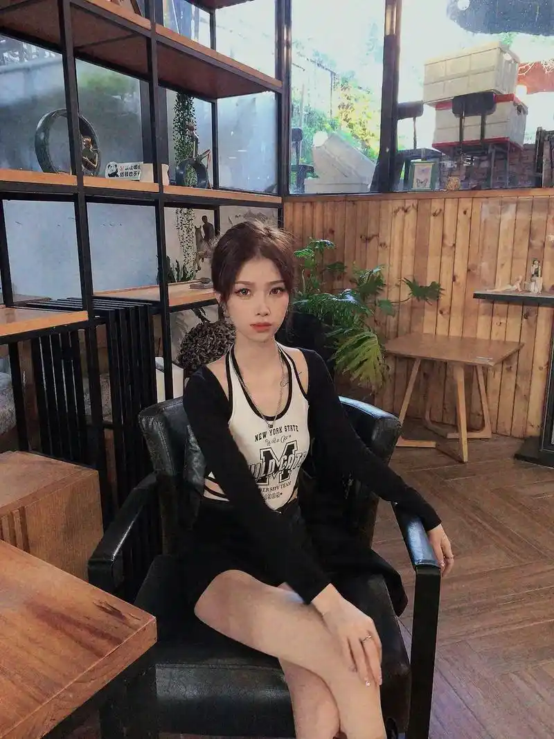 分享照片#笨蛋美女 #天蝎座 生活是枯燥的快乐是自己给的 - 抖音