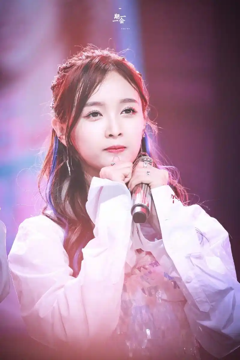 谈起美岐在宇宙少女的舞台,宣仪:镜头都抓不到她几秒