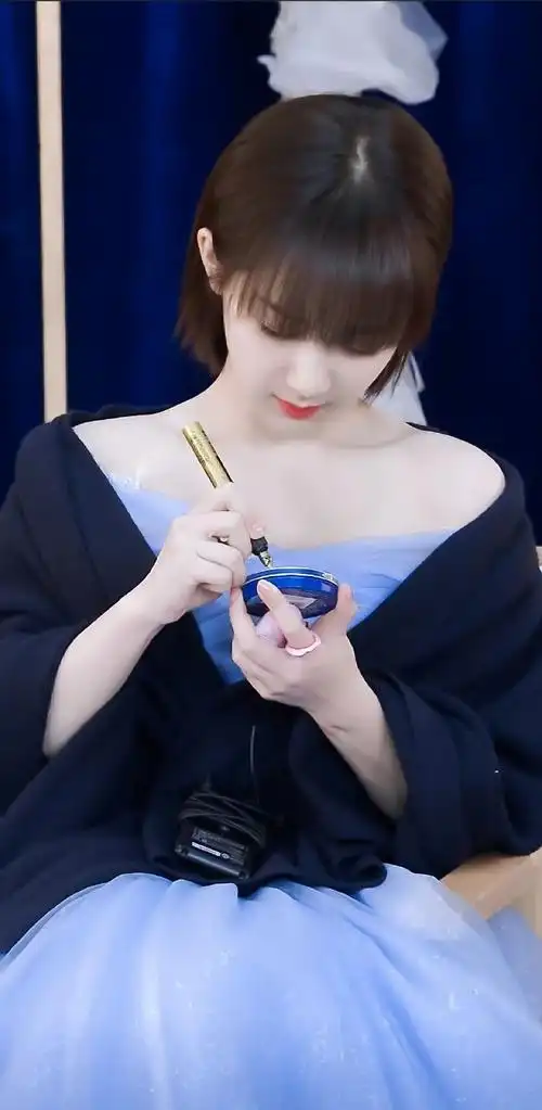 杨紫超话那年今日的短发萌奥@杨紫#杨紫199爱#|#杨紫黄瀛子