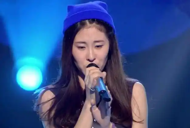 张碧晨在参加《中国好声音》之前已经在韩国出道,并被曝是exo的私生饭