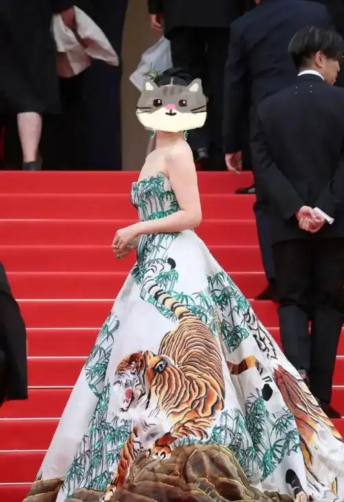 红毯成明星"照妖镜":迪丽热巴摇曳生姿,关晓彤让人意外