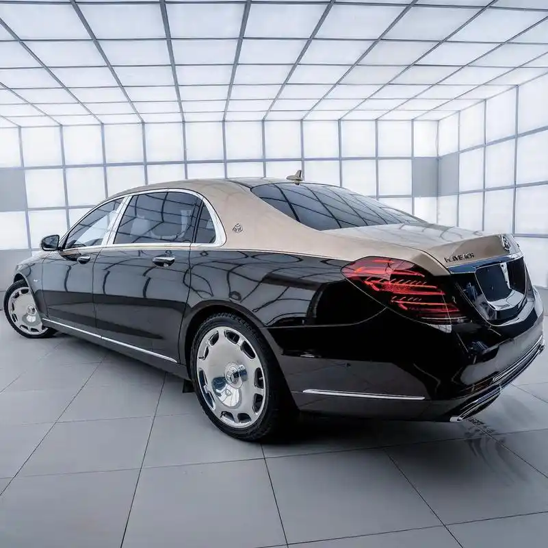 迈巴赫s450改装s680大饼轮毂 双拼色风格外观 三眼皮大灯更加经典优雅