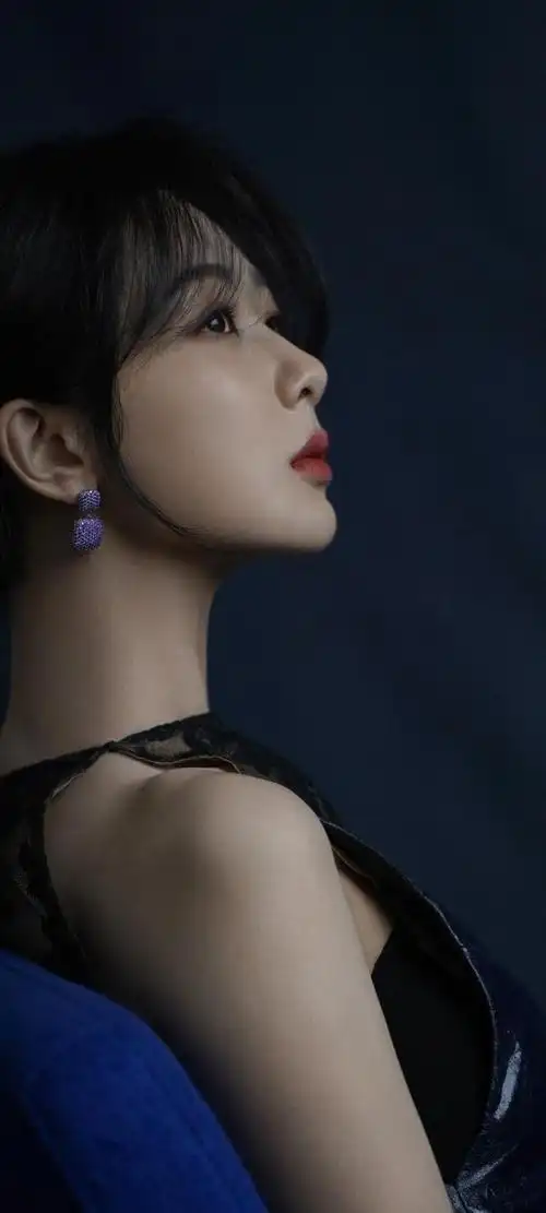 本期美女系列壁纸,我们为大家带来了一组杨紫的精美照片.