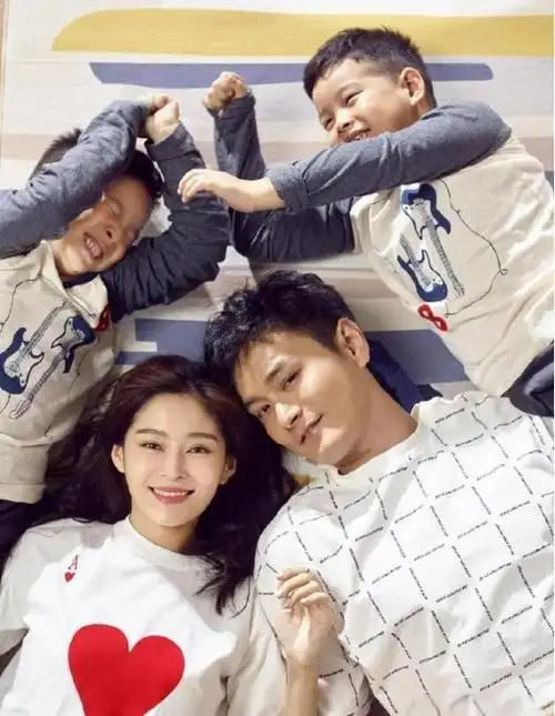 回顾演员王媛可倒追嫁同行恩爱11年两个儿子取名一模一样