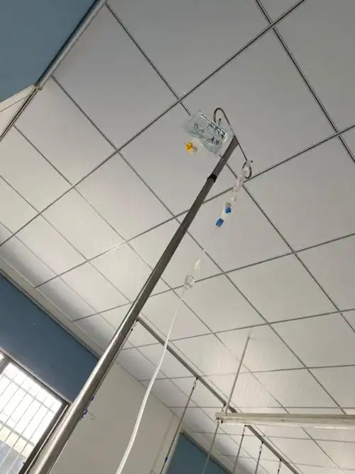 小阿娇:一个人去医院我没哭,阑尾炎那么痛我没哭,一个人打吊瓶我没哭.