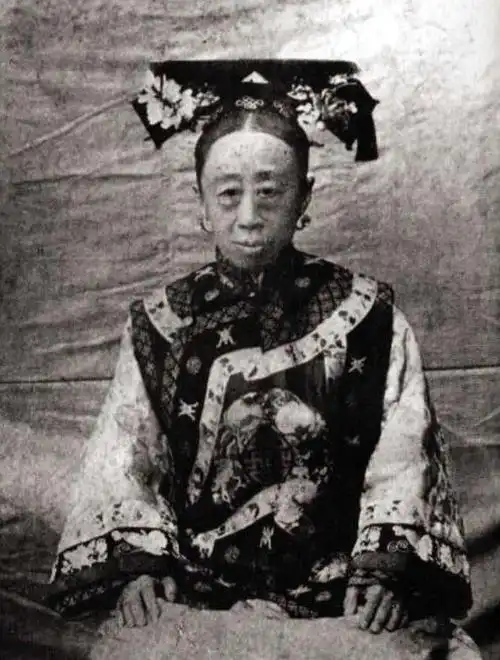 历史上清朝格格的真实容貌啥样看完瞬间不想穿越了