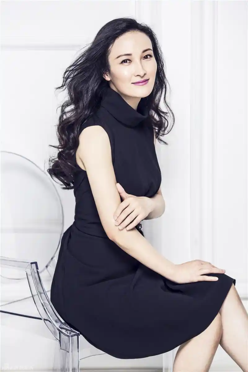 组图:马睿全新杂志大片 干练大气展迷人微笑_高清图集_新浪网