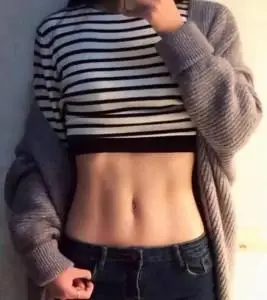 女生来说,想要锻炼腹肌,练出漂亮的马甲线或者是川字肌,关键在于腹部